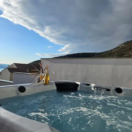 Koko With Private Jacuzzi Makarska