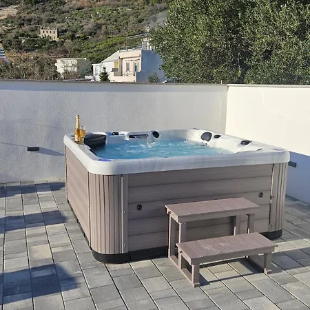 Koko With Private Jacuzzi Apartment Makarska