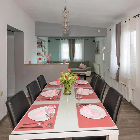 Apartment Koko With Private Jacuzzi Makarska