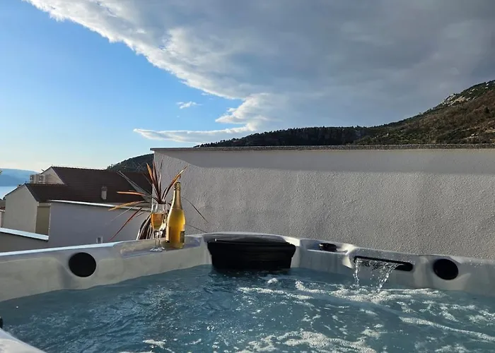 Koko With Private Jacuzzi Makarska
