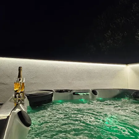 Koko With Private Jacuzzi * マカルスカ