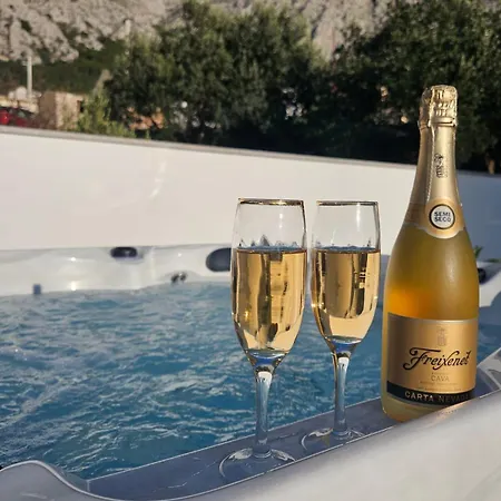 Lägenhet Koko With Private Jacuzzi
