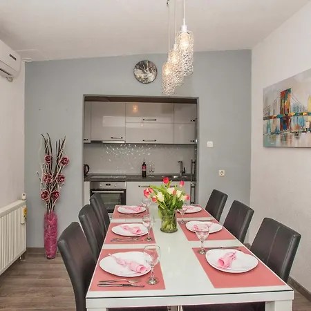 アパート Koko With Private Jacuzzi